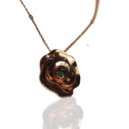 Collier Pendentif Wild Flower en or Rose et Diamants Noirs. 22 grs or rose 18k 3,50 cts diamants noir